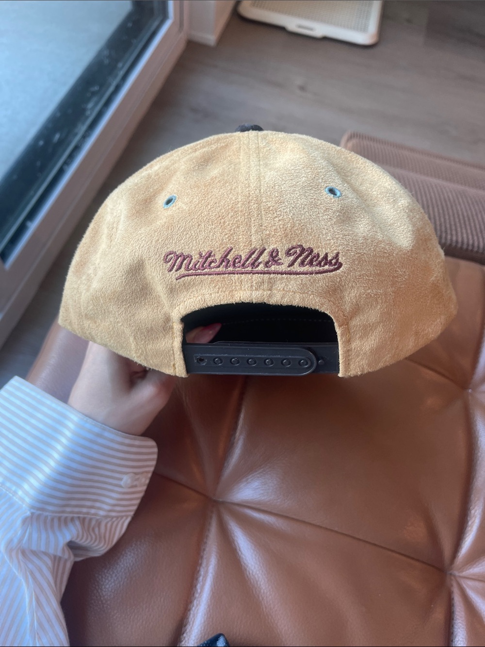 Lakers hat - Picture 3 of 5